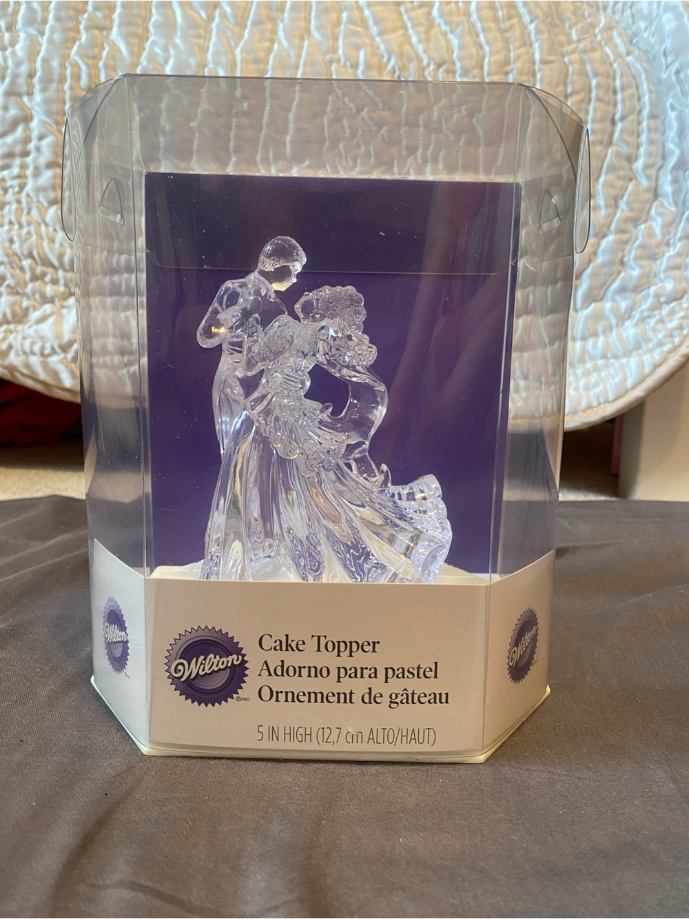 Wilton clear plastic wedding cake topper bride groom figurine